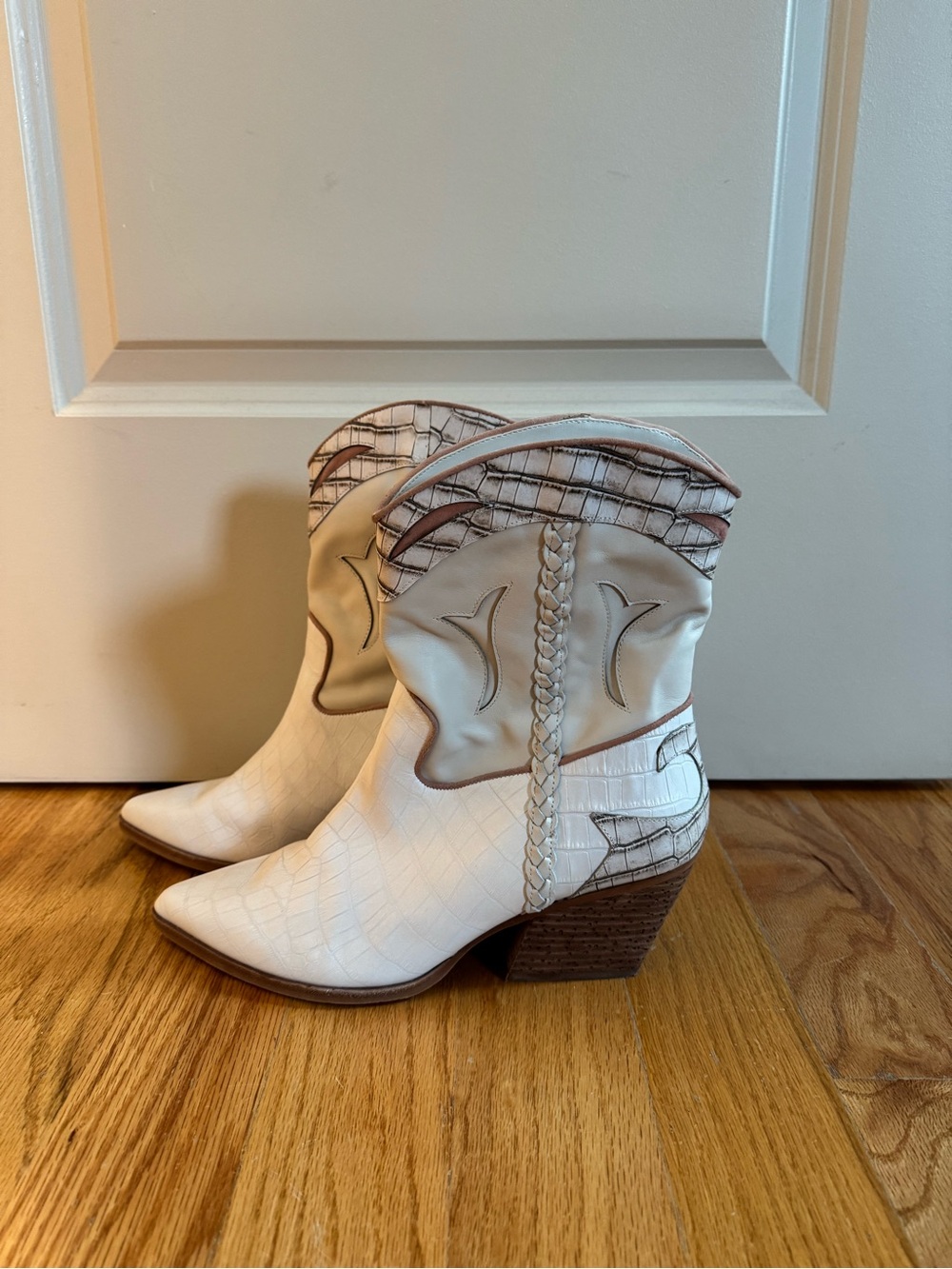 Dolce Vita White Western Braided Women’s Ankle Boots Size 11